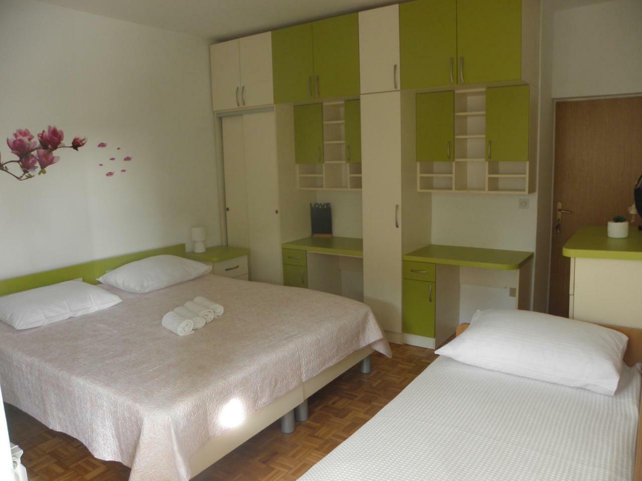 Apartman Ive Starigrad Paklenica Εξωτερικό φωτογραφία