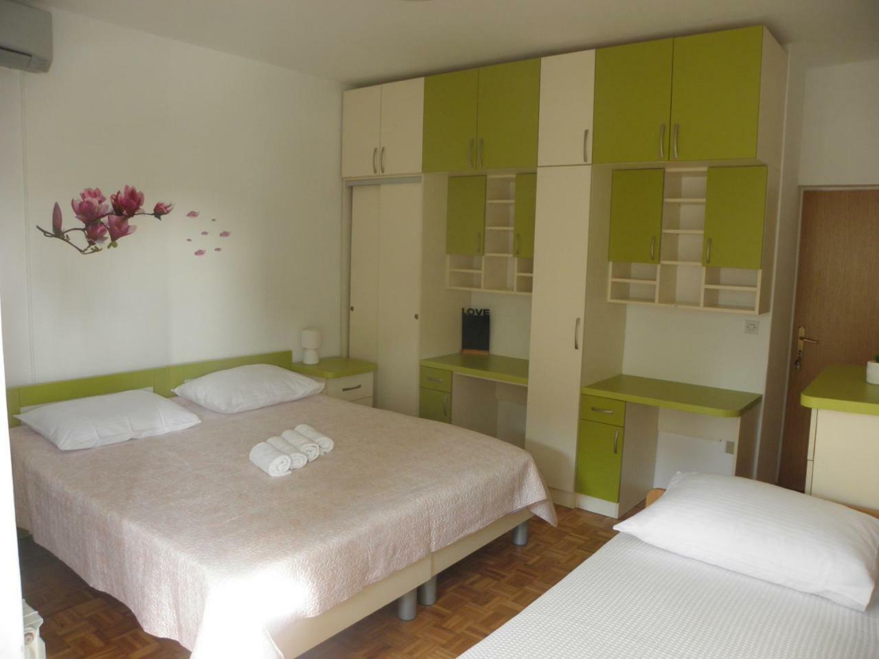 Apartman Ive Starigrad Paklenica Εξωτερικό φωτογραφία